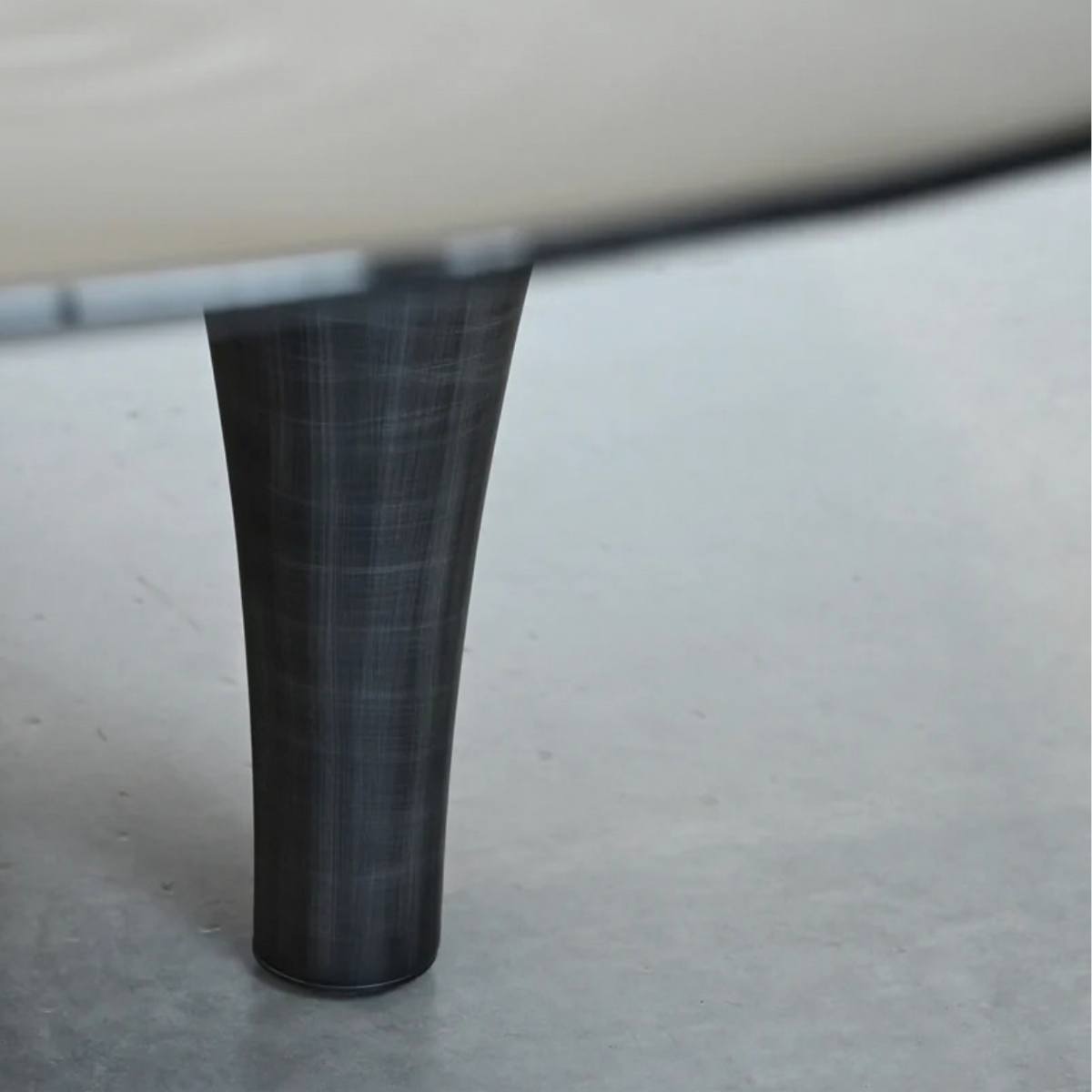 MB-HELI DINING TABLE
