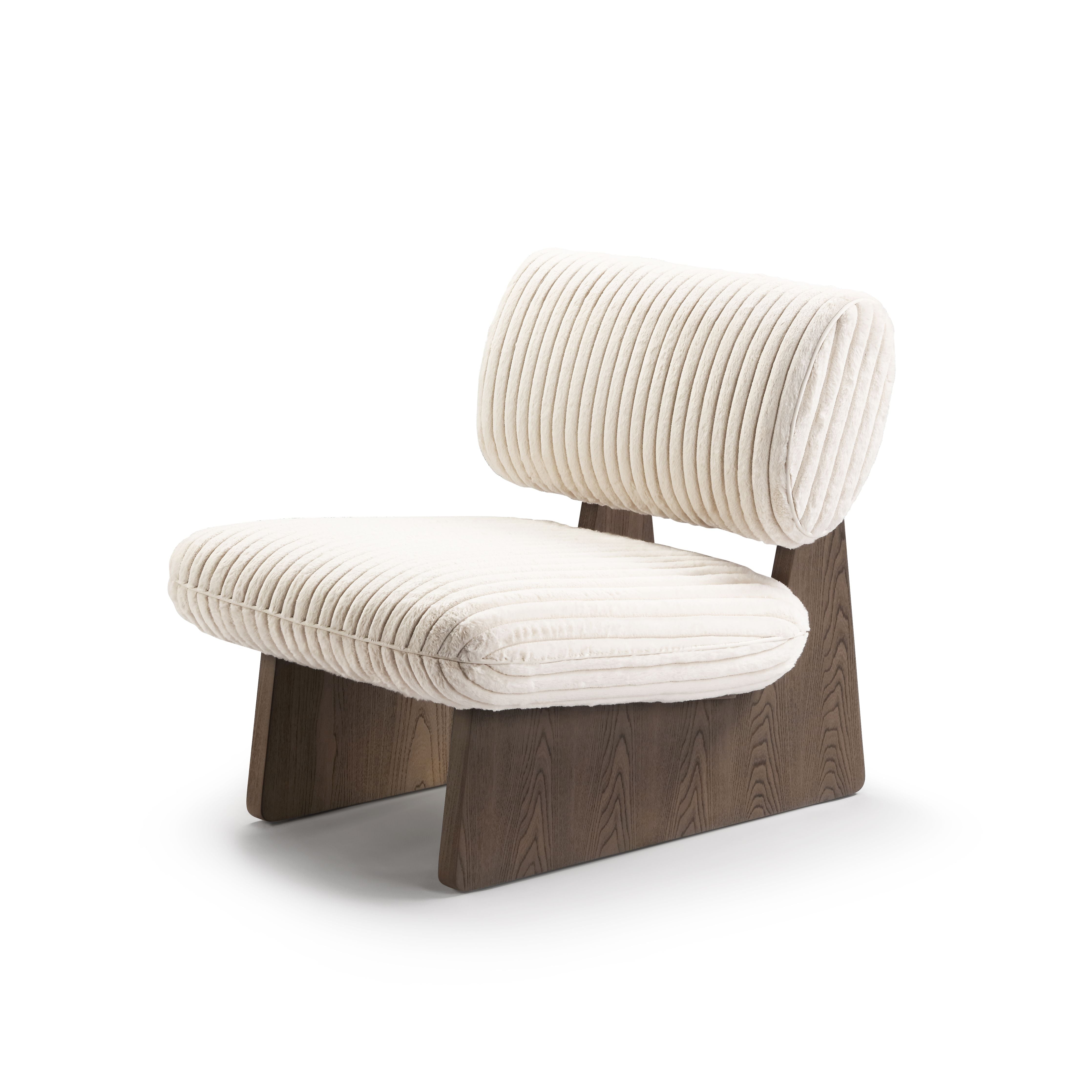 DB - PLUSH ACCENT CHAIR